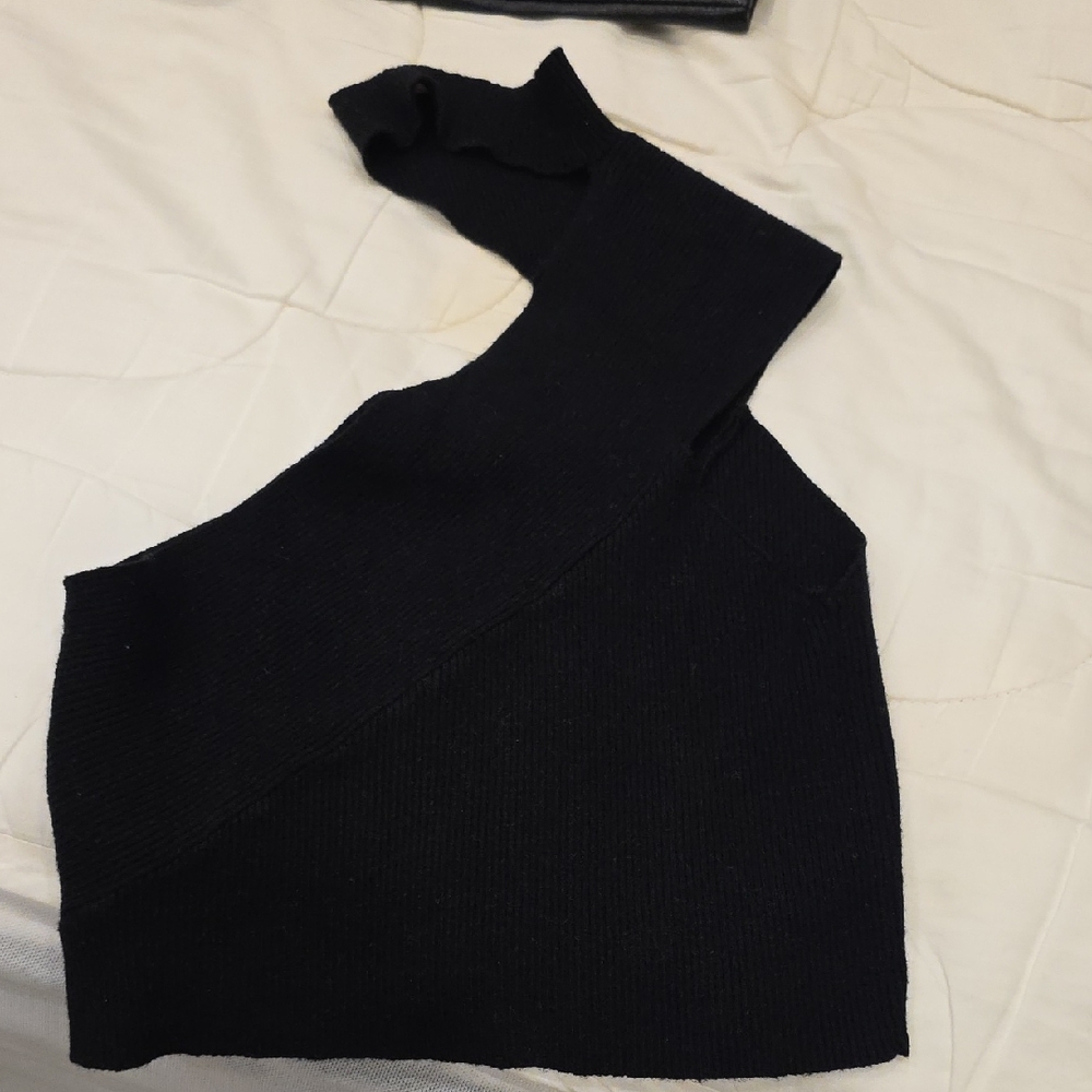 SHEIN Black One-Shoulder Crop Top